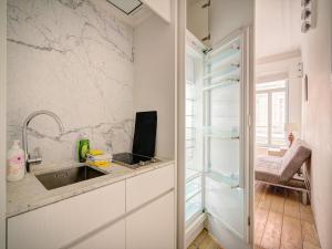 Charming Bright Stone Lodge