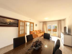 Gran Casa con Piscina Privada, WiFi y Barbacoa a 15min de la Playa - HISP-7-13