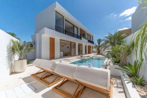 Luxury 3BR Villa Sapphire Pool Berawa Canggu