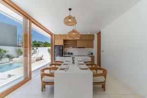 Luxury 3BR Villa Sapphire Pool Berawa Canggu