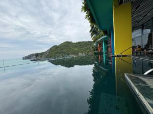 SeaView Apartment with Super-King-bed and Bathtube in Flamingo CatBa Beach Resort