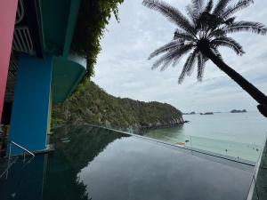 SeaView Apartment with Super-King-bed and Bathtube in Flamingo CatBa Beach Resort