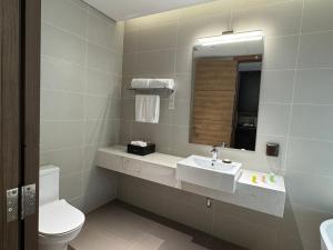 SeaView Apartment with Super-King-bed and Bathtube in Flamingo CatBa Beach Resort