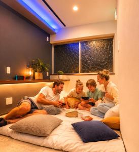 LEON RESORT HOTEL Max 6 people Namba 5min OsakaCastle 6min Shinsaibashi 10min USJ 18min for family 3 train lines Best location 3 bedrooms 最大6名 難波5分 大阪城6分 心斎橋10分 USJ18分 3路線立地抜群 一棟貸切