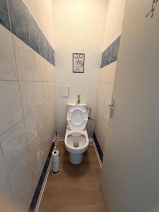 Grand T5 climatisé-4 Chambres-Parking Privé-Tram 3min-8 Pers