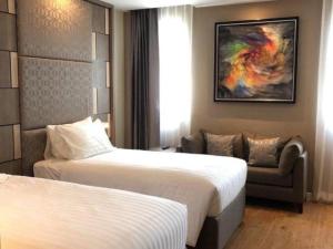 Sri U-Thong Grand Hotel