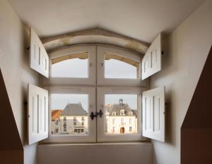 Hotels Logis Hotel Restaurant Le Puits Dore : Suite Cardinal