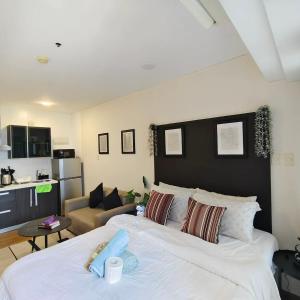Sky-High Luxury Studio at Knightsbridge Residences