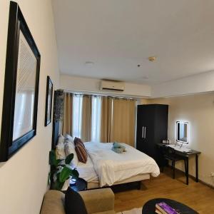 Sky-High Luxury Studio at Knightsbridge Residences