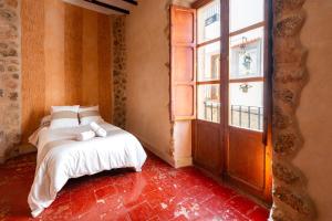 Casa del Siglo XVIII al Pie del Castillo Medieval