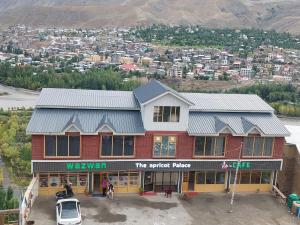 THE APRICOT PALACE HOTEL & restaurant