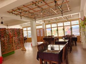 THE APRICOT PALACE HOTEL & restaurant