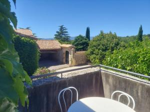 Gîte de charme la Fenière dans Mas en pierres, 2 ch, 70m2, charme, nature, piscine chauffée, sud Ardèche