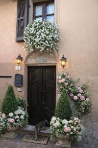 Holiday House Antica Dimora Soggiorni in langa centro storico La Morra