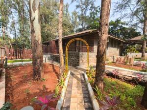Arka Homes Bhor Serene Nature Villa with Bonfire, BBQ, lawn, shared pool and Kayaking
