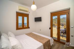 East and West, villa with endless views