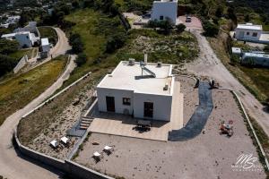 East and West, villa with endless views