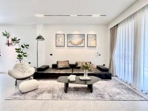 Chiang Mai, Brand-New, Modern, Luxuriously Decorated, Detached Garden Pool Villa, Close to the Old City and Changkhan Road Night Bazaar, Ideal for Family Team-Building Vacations, Four-Bedroom, Five-Bathroom Villa 09