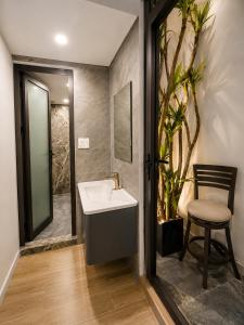 YA Home-City Center Stay-Private Room & Bath