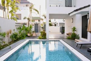 Chiang Mai, Brand-New, Modern, Luxuriously Decorated, Detached Garden Pool Villa, Close to the Old City and Changkhan Road Night Bazaar, Ideal for Family Team-Building Vacations, Four-Bedroom, Five-Bathroom Villa 09