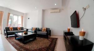 Cozzy Seaview Beach Resort