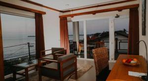 Cozzy Seaview Beach Resort