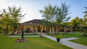 Amandalay Hotel & Villas