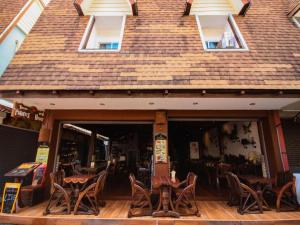 OYO 1103 Pirates House Hotel
