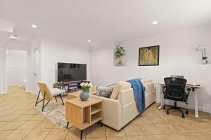 Modern 2BR near UBC, 10 min to downtown