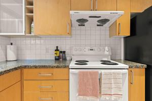 Modern 2BR near UBC, 10 min to downtown