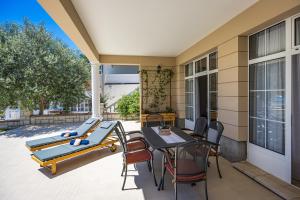 Seafront Family Apartment Una - Sunny Rab Island