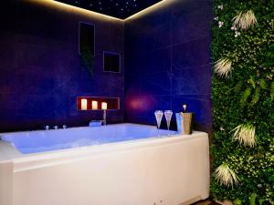 Love Room Lorient - Le King Size - Balnéo 2 places