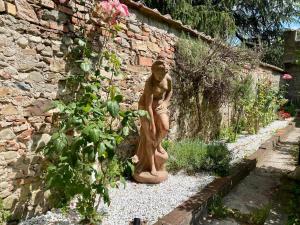Gelso Rosso, Romantic stay in the Old Garden