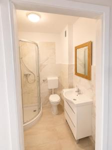 Apartment Pinia, King Bed, Balcony & Free Parking