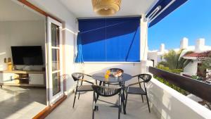 SUNLIT ISLE - heated pool, fibre net, Los Cristianos