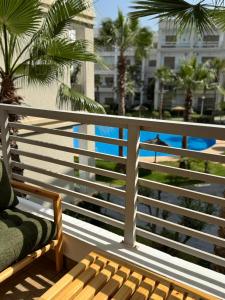Bel appartement à Bouznika Résidence avec piscine à 5 min de la plage