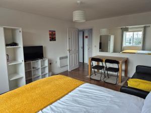 3 beds in 3 separate rooms less than 3 miles from Durham Centre