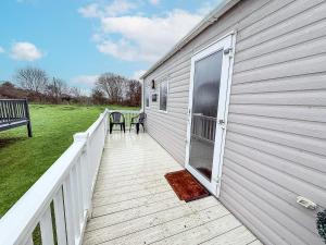 Lovely Caravan With Side Decking At Broadland Sands Park, Suffolk Ref 20204Bs