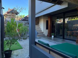 Balinese 4BR Home -Scenic Stroll to Nusa Dua Beach