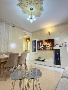 5min drive from City Center Cozy Apt with Balcony N20