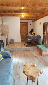Apartment and room Babe Mare