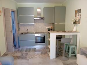 Appartamento Salvia, veranda e giardino a 75 m dal mare