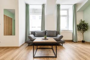 8-Min Walk to Westbahnhof - King Studio with Washer