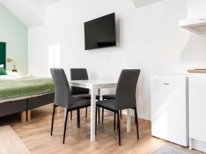 8-Min Walk to Westbahnhof - King Studio with Washer