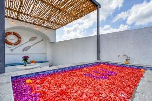 Cozy Tropical Pererenan 2bd Villa with Rooftop Pool