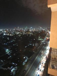 Grand midtown apartment