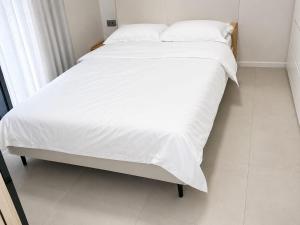 Spacious 2-Bedroom Family Suite with Pool & Garden View