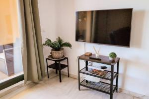 Bright & quiet 2BR flat w large terrace & pool