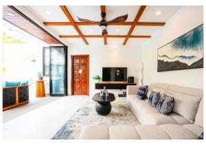 Casa Gong Jimbaran 5 Bedroom Oasis with Pool Rooftop near GWK