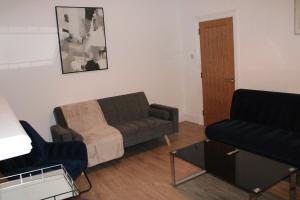 Luxury 4BR Bradford Home Sleeps 10 Free Parking